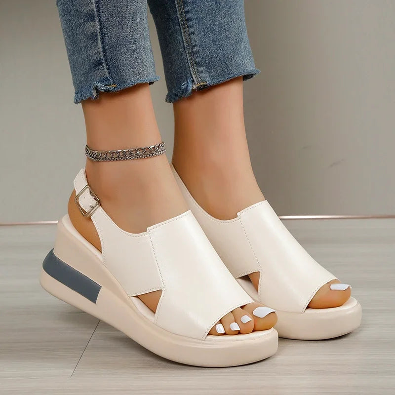 Emilia - Schwarze Wedge-Sandalen