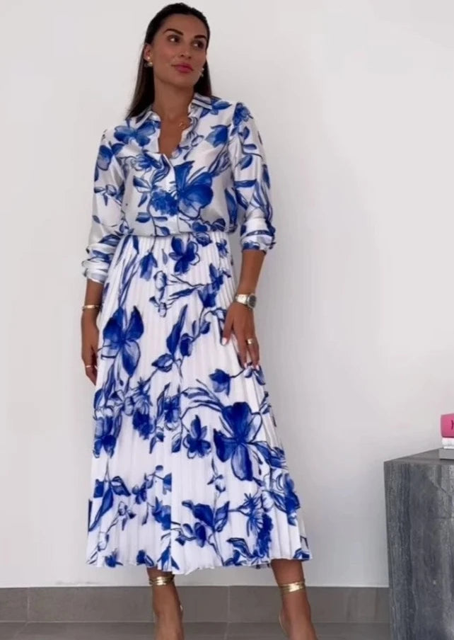 Azure Blossom - Langes Blumenkleid in Blau und Weiß
