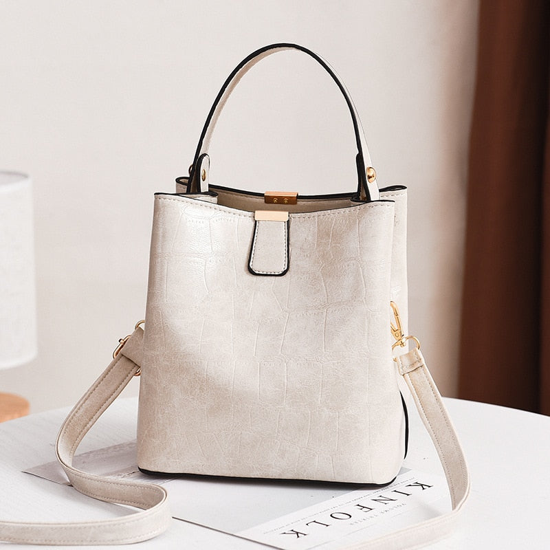 Tasche in Creme mit Krokodilmuster - Emilia