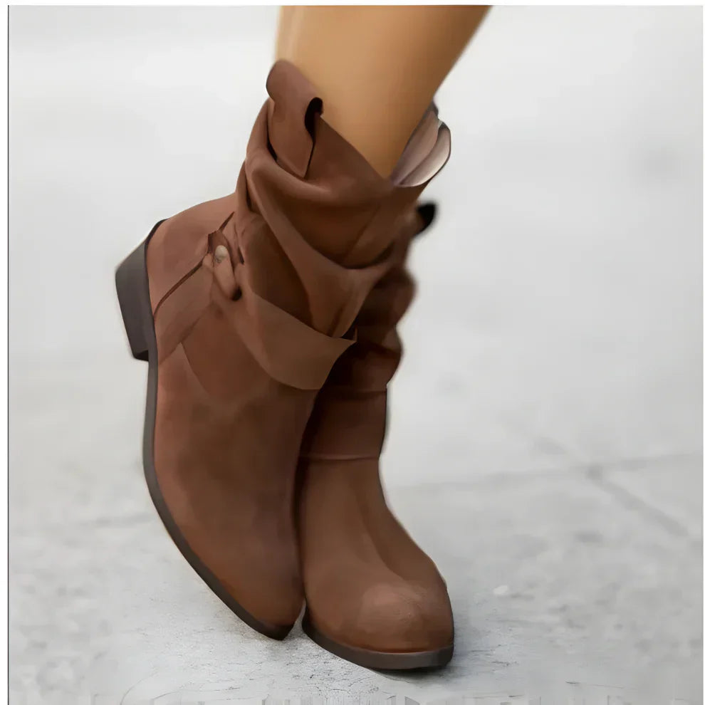 Lässige wildleder-ankle-boots für damen mit riemen – damen