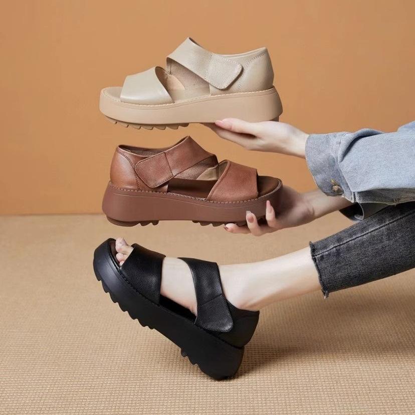 Stilvolle Schwarze Plattform-Sandalen