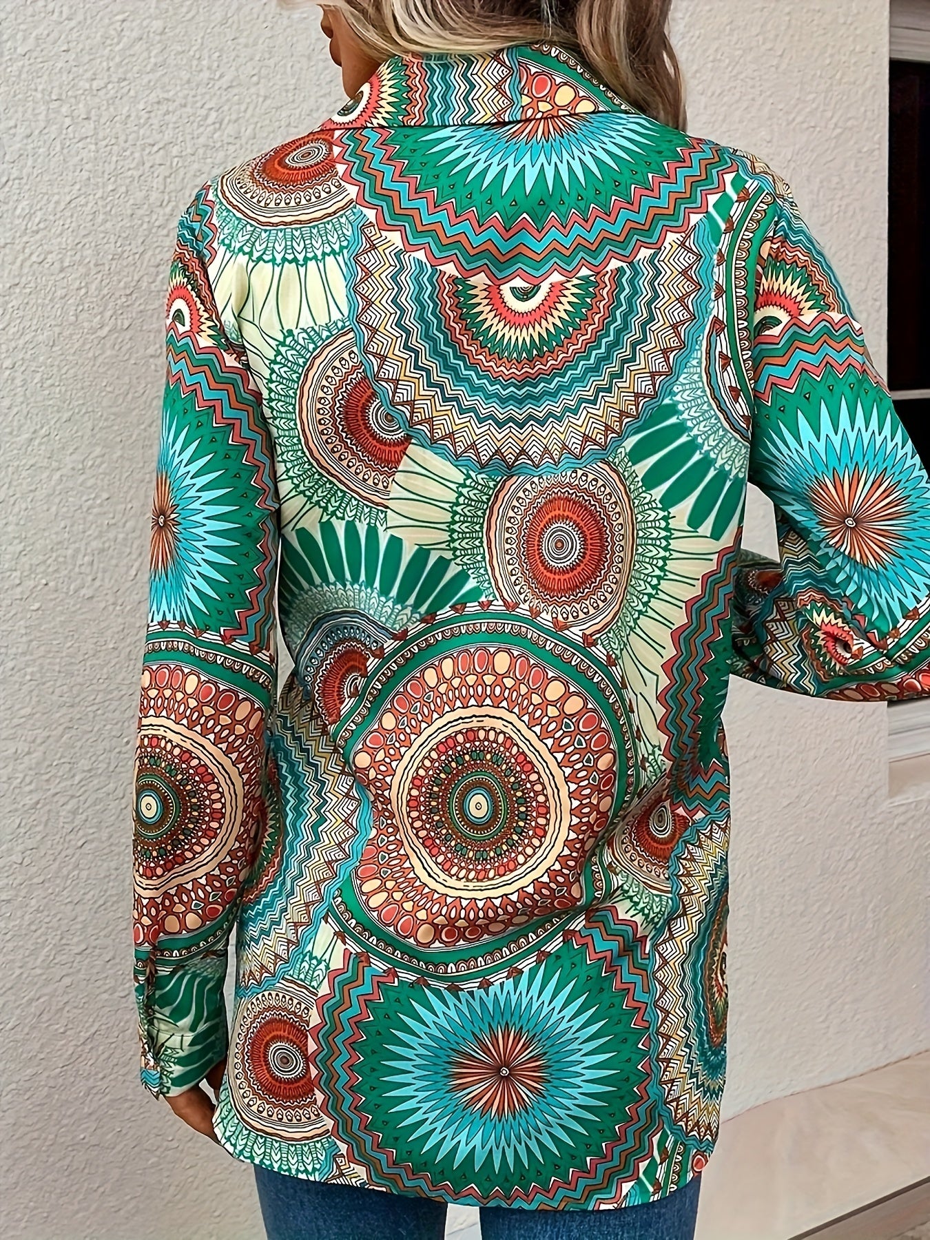 Bunte Geometrische Print-Bluse mit Krawattenfront - Zara