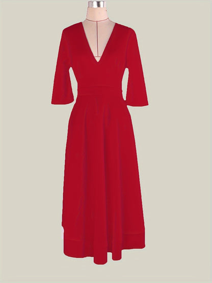 Schwarzes Kleid mit V-Ausschnitt und Taschen - Clara