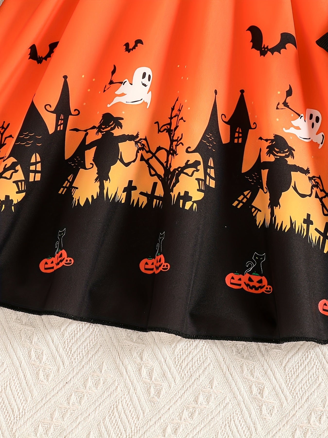 Mädchen Stilvolles Halloween-Kleid mit Cartoon-Geisterhaus