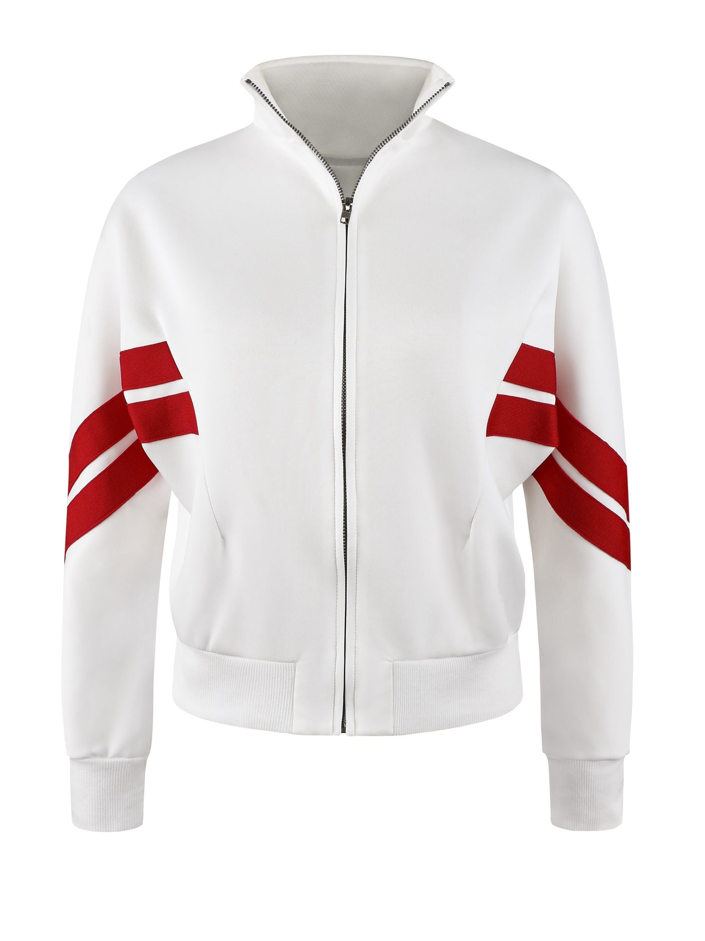 Sportlicher Chic – Weißer Zweiteiler mit roten Streifen