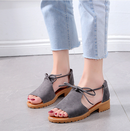 Elegante Graue Sommer-Sandalen