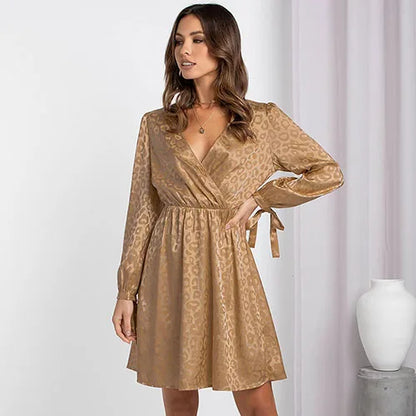 Isabella - Khakifarbenes Jacquard-Wickelkleid