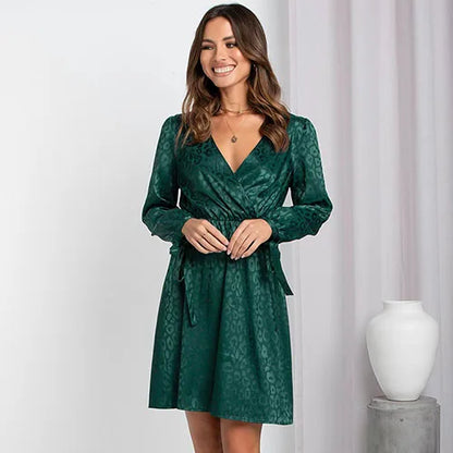 Isabella - Khakifarbenes Jacquard-Wickelkleid