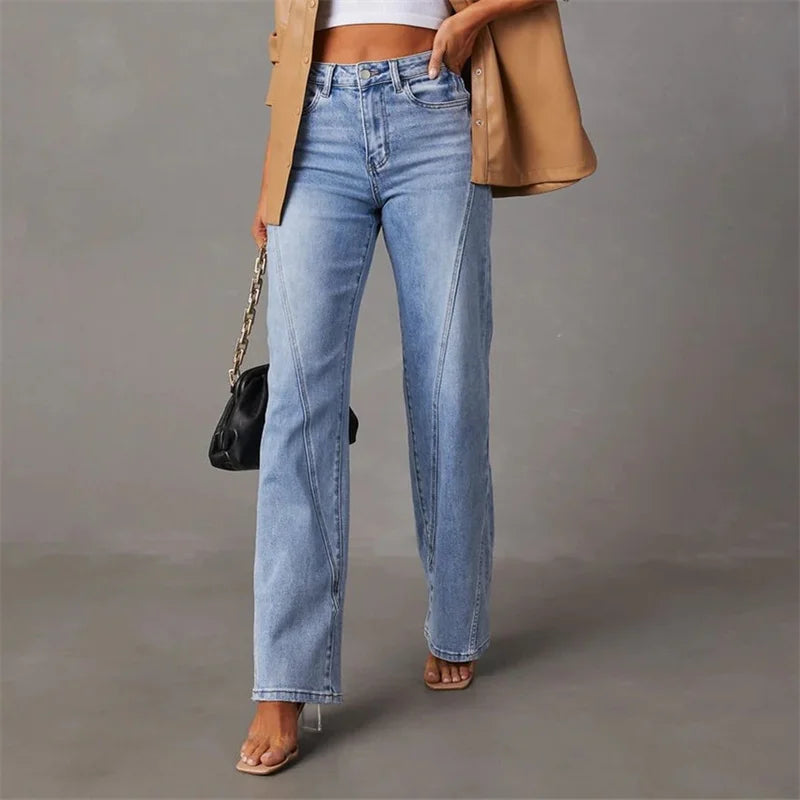 Lässige, hochgeschnittene jeans mit weitem bein – damen