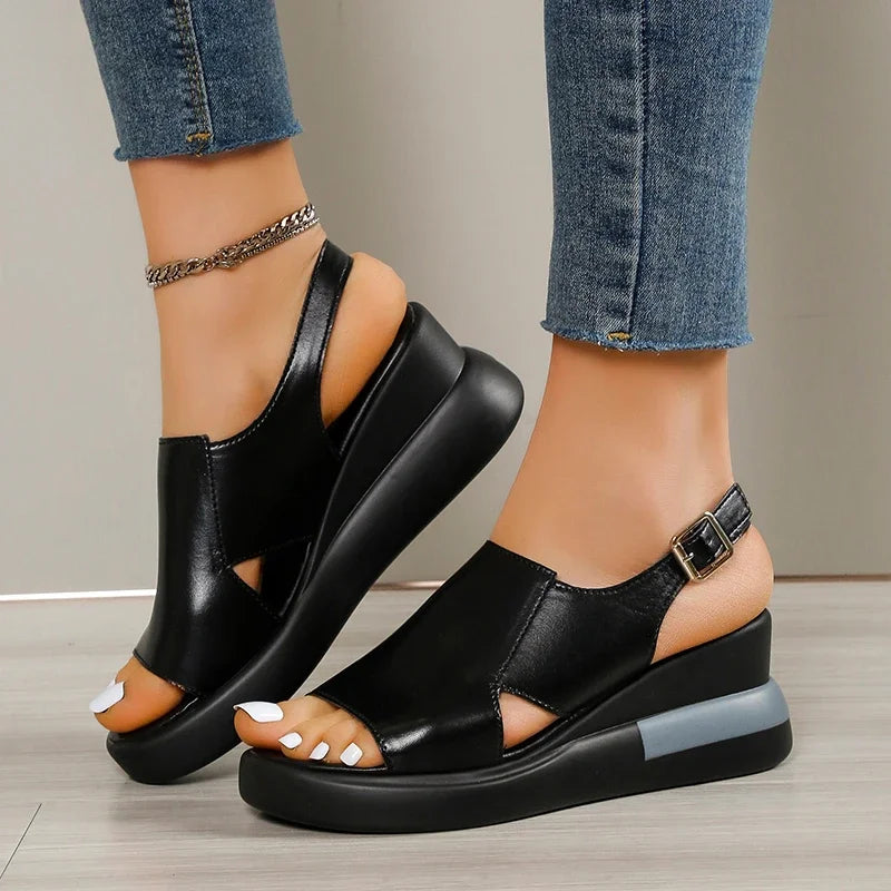 Emilia - Schwarze Wedge-Sandalen
