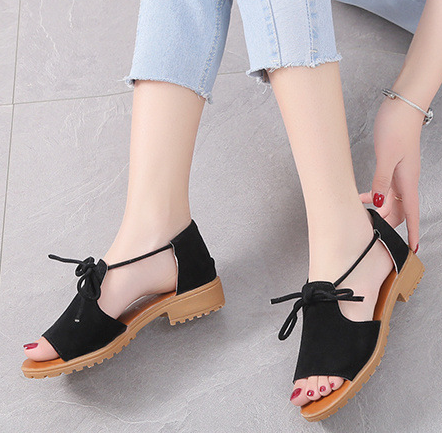 Elegante Graue Sommer-Sandalen