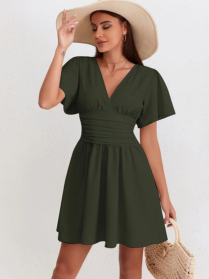 Olivgrünes Kleid mit Raffung - Clara