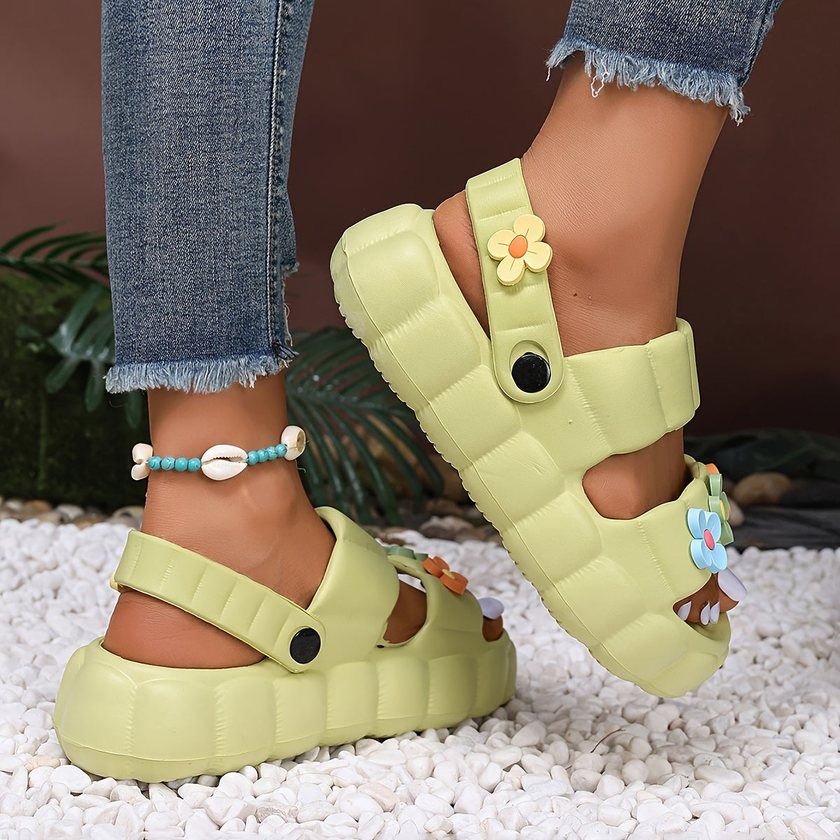 Weiße Blumensandalen – Lara