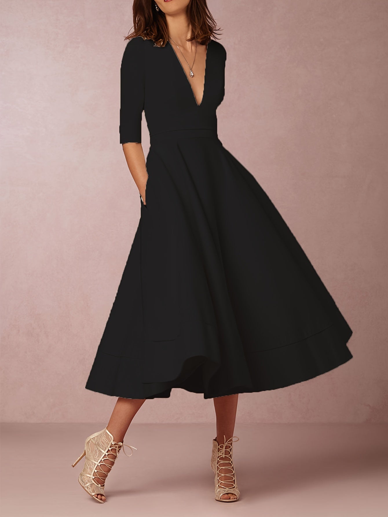 Schwarzes Kleid mit V-Ausschnitt und Taschen - Clara