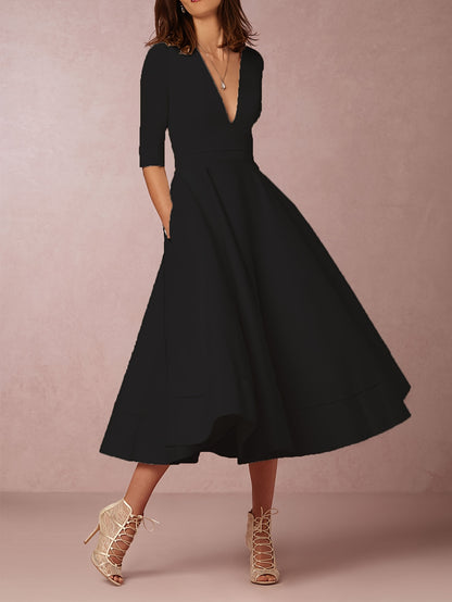 Schwarzes Kleid mit V-Ausschnitt und Taschen - Clara