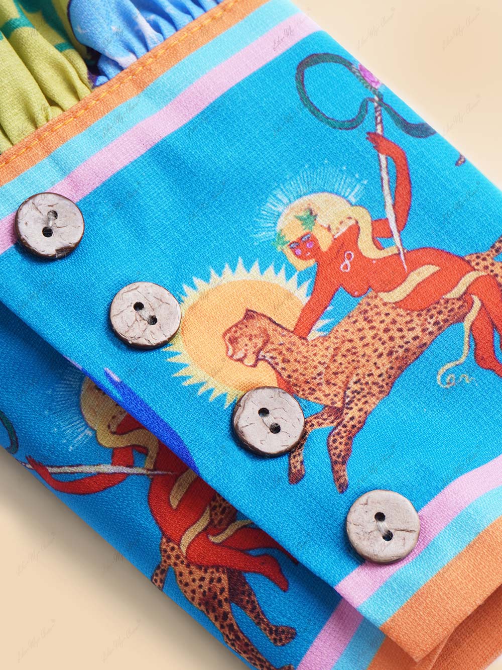 Kunstvoll bedrucktes Kleid in Bunt mit Stehkragen - Marisol