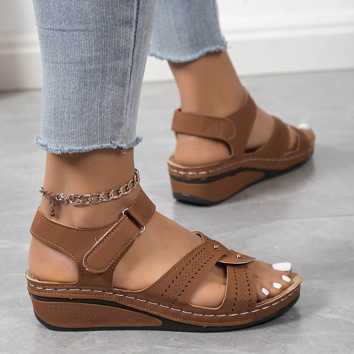 Beige Keilsandaletten mit Knöchelriemen - Lena