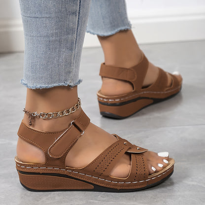 Beige Keilsandaletten mit Knöchelriemen - Lena