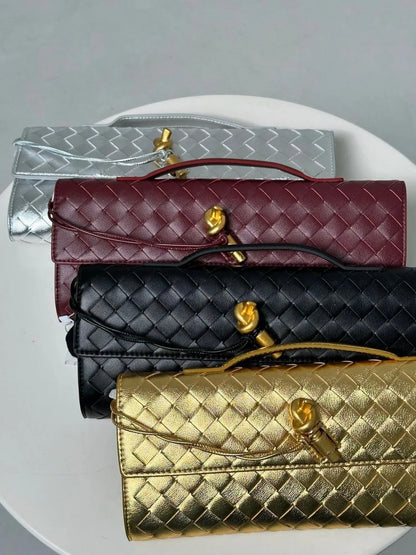 Schwarze Clutch mit Goldverschluss - Elina