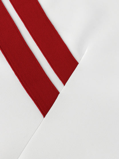 Sportlicher Chic – Weißer Zweiteiler mit roten Streifen