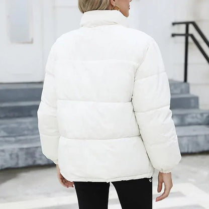 Wärmende damen-winterjacke mit reißverschluss