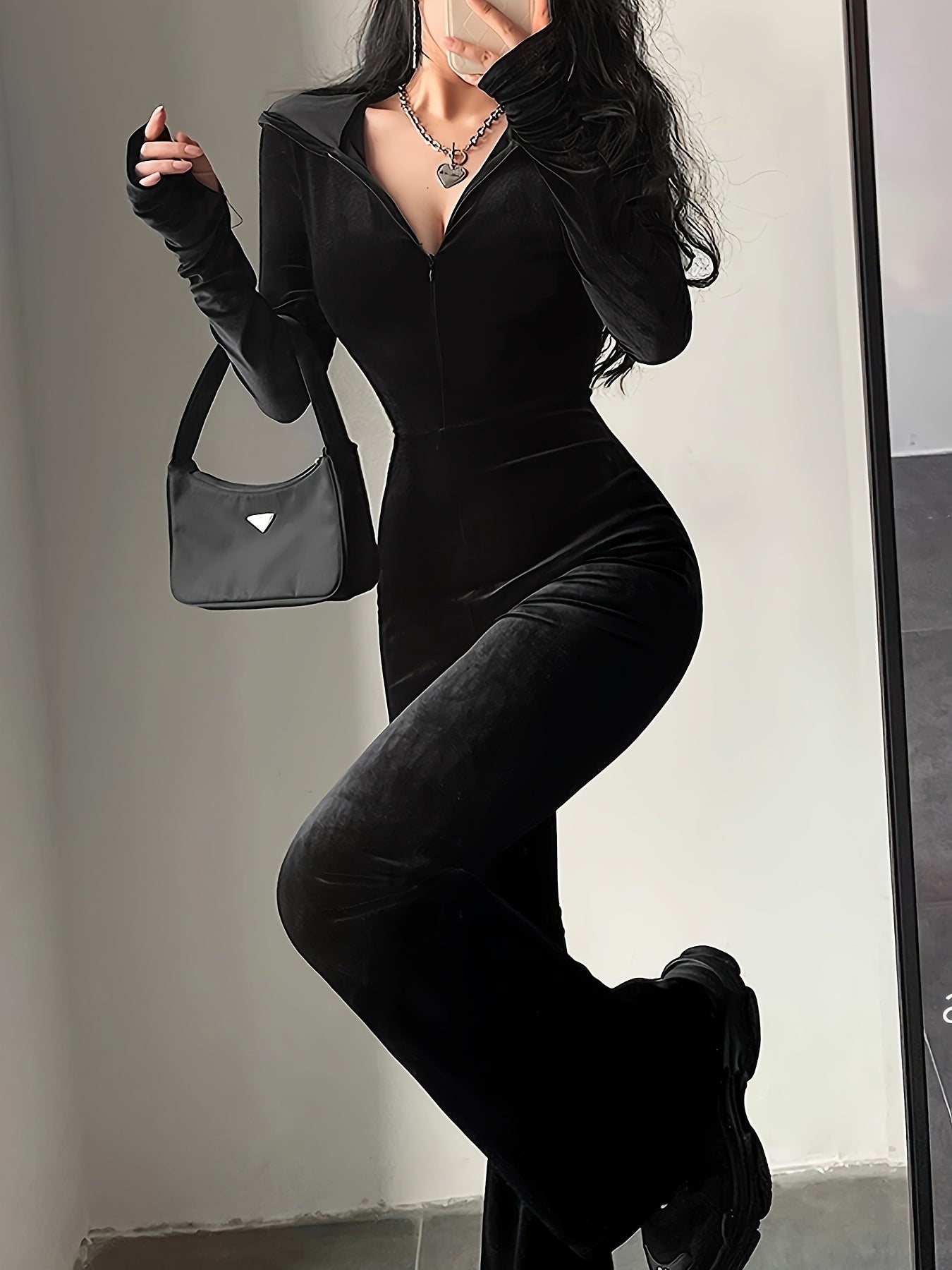 Samt-Jumpsuit mit Reißverschluss