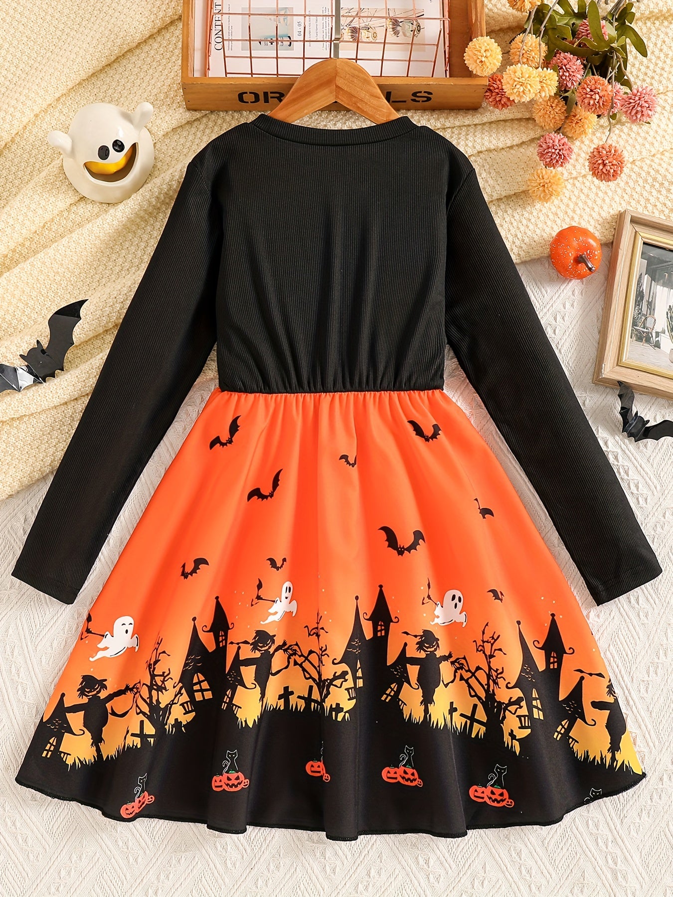 Mädchen Stilvolles Halloween-Kleid mit Cartoon-Geisterhaus
