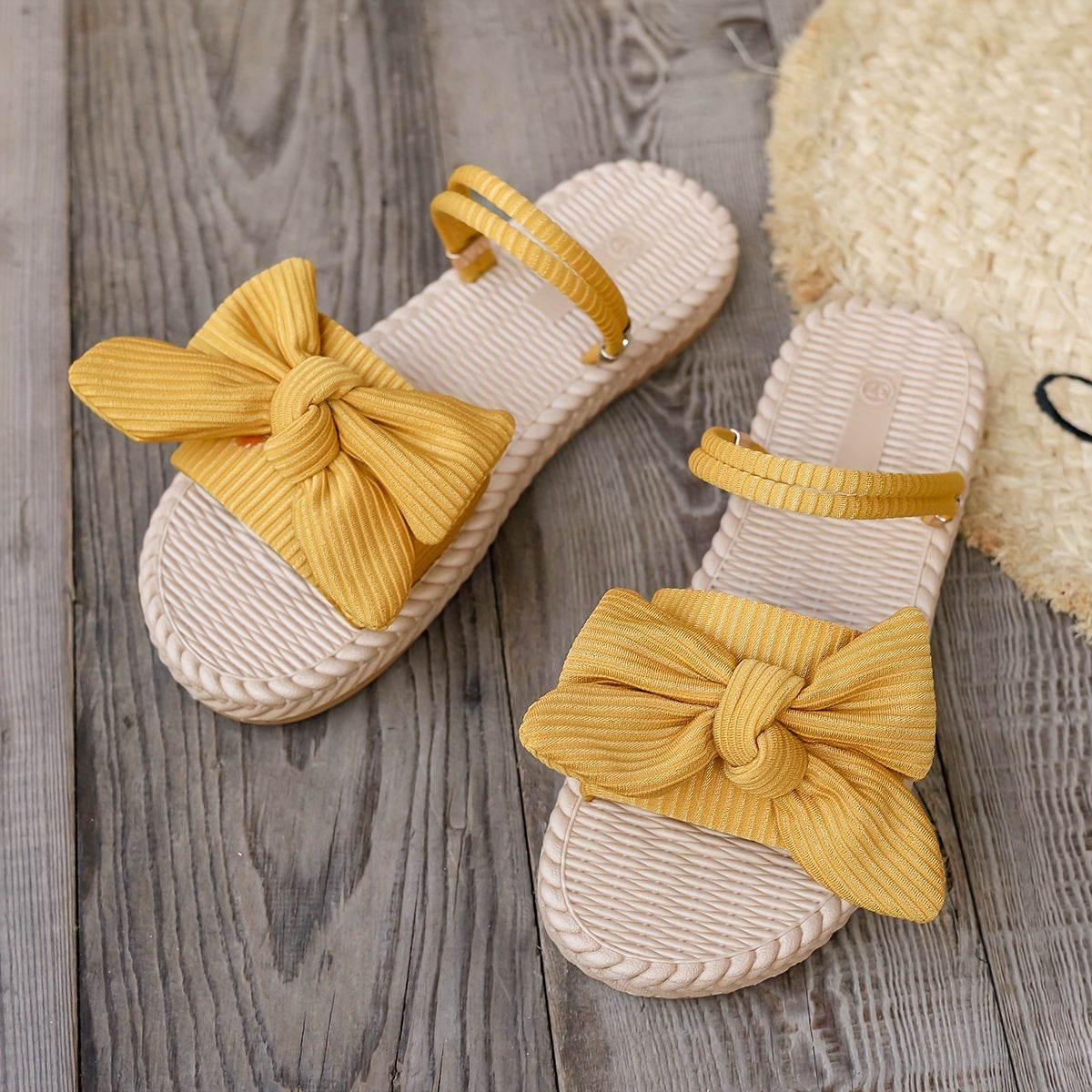 Beige Sandalen mit Schleifen - Mia