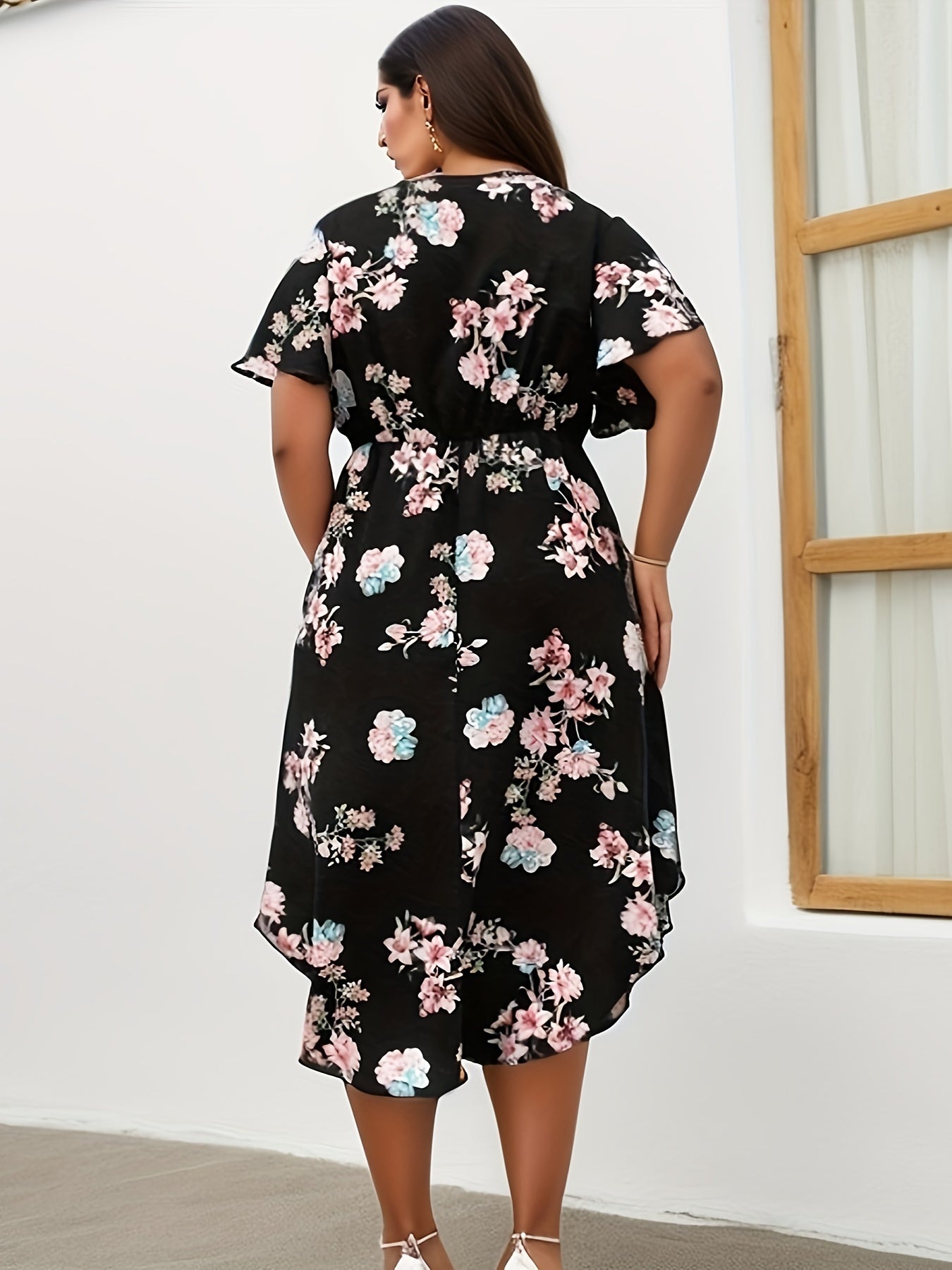 Blumiges Schwarzes Wickelkleid - Bella