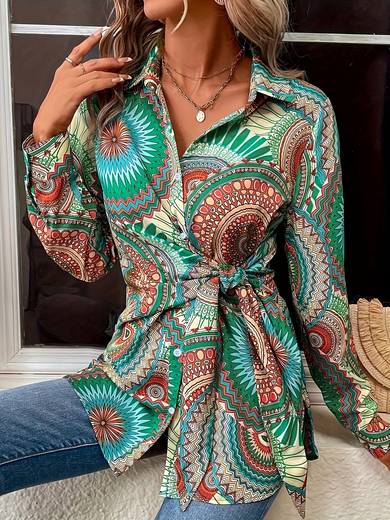 Bunte Geometrische Print-Bluse mit Krawattenfront - Zara