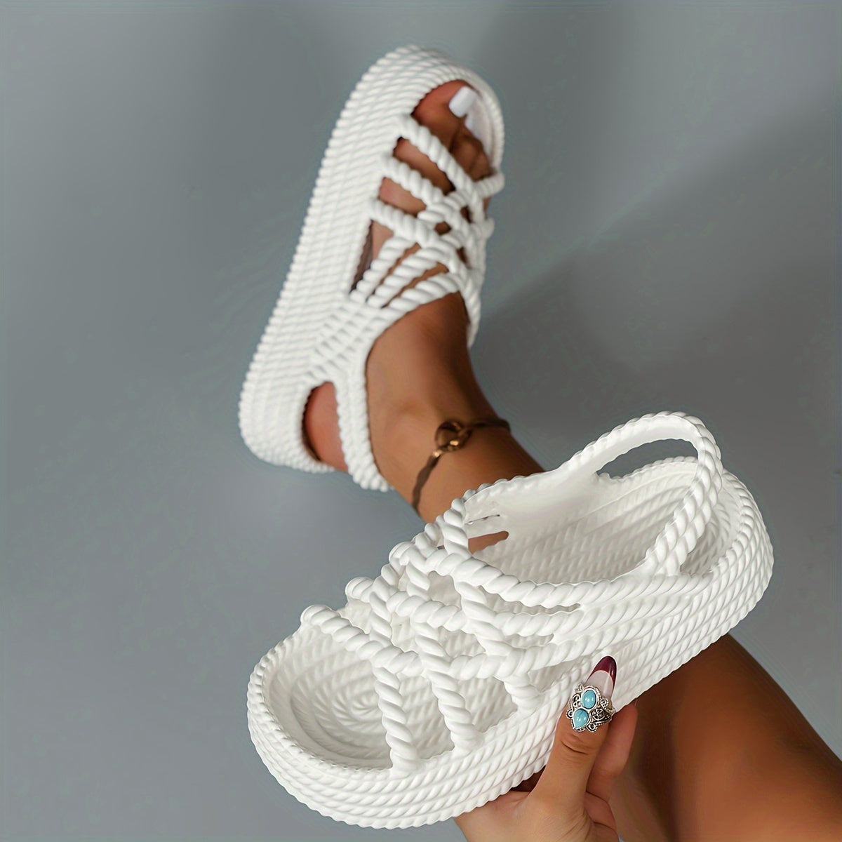 Weiße geflochtene Plateau-Sandalen - Mila