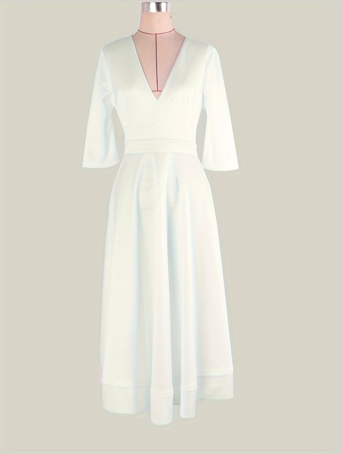 Schwarzes Kleid mit V-Ausschnitt und Taschen - Clara