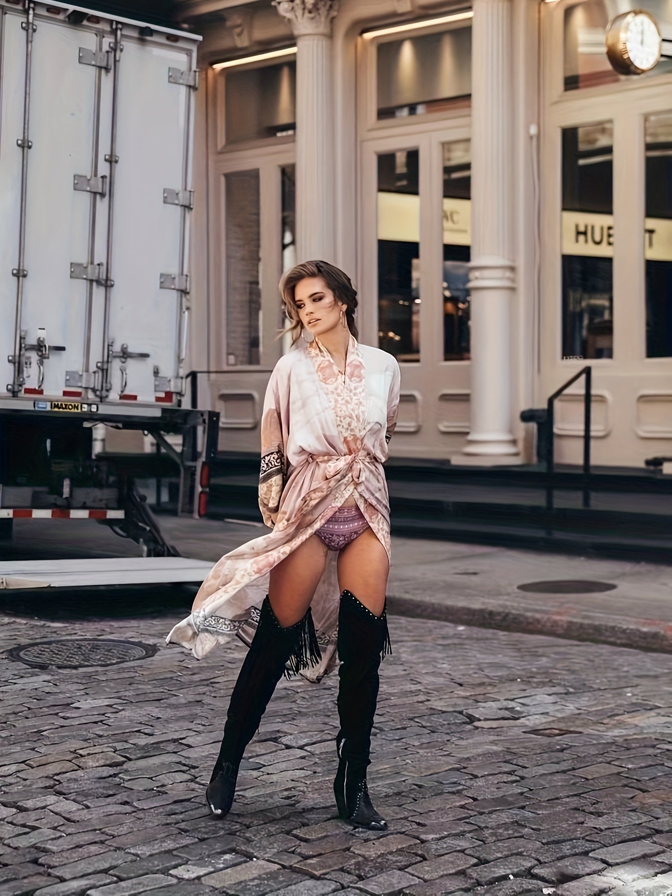 Sofia | Leichter Roter Blumen-Kimono mit Batwing-Ärmeln