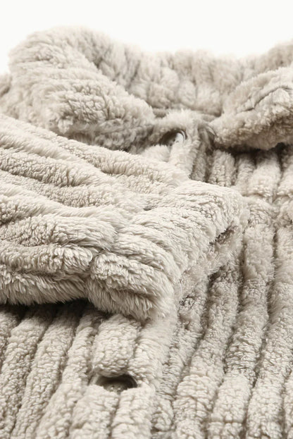 Einfache plüsch-fleecejacke mit knopfleiste