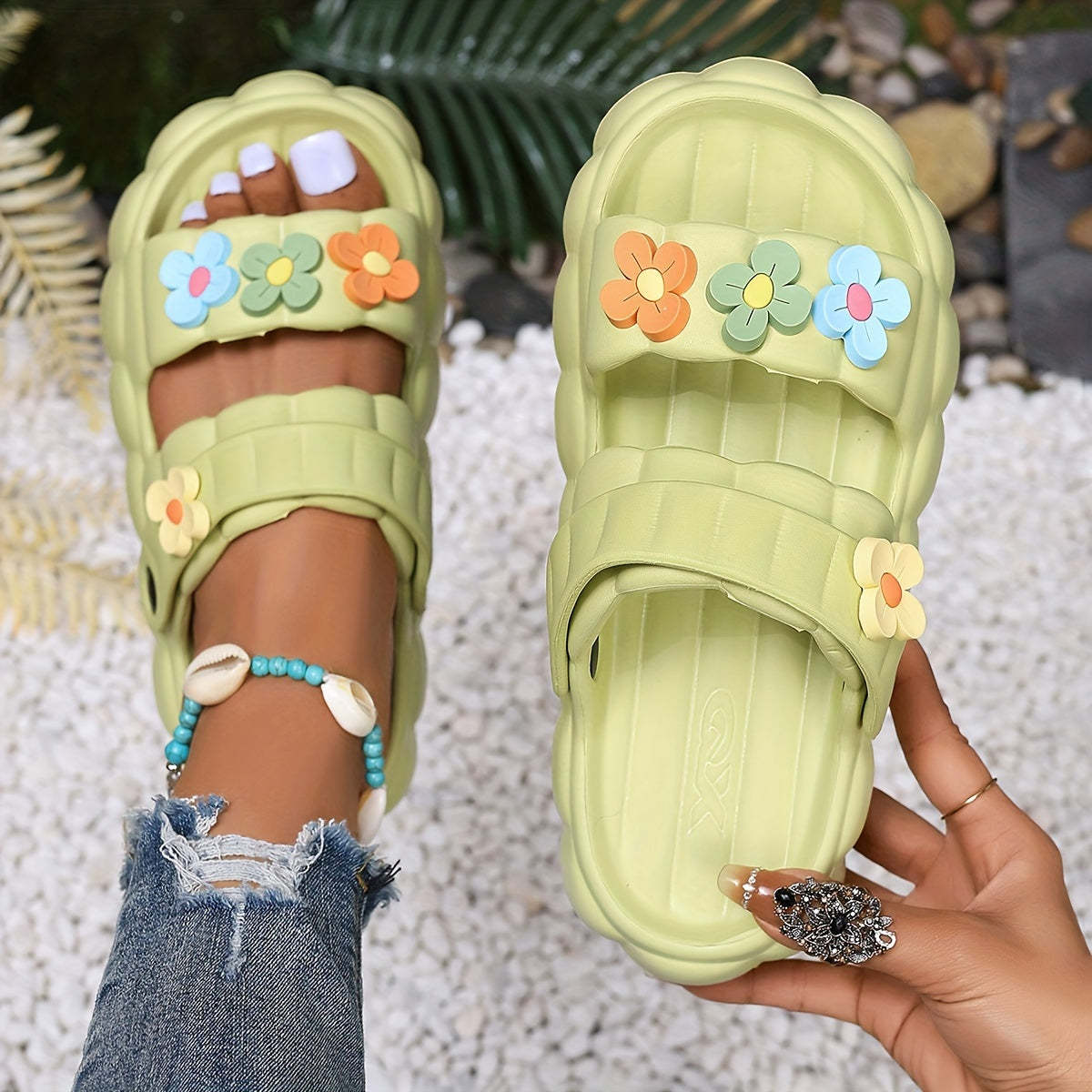 Weiße Blumensandalen – Lara