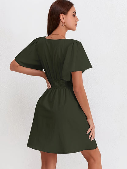 Olivgrünes Kleid mit Raffung - Clara