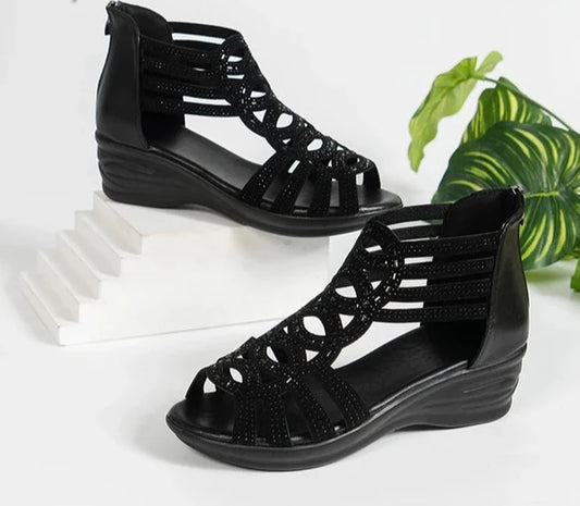 Helena - Schwarze Keilsandaletten mit Cut-Outs