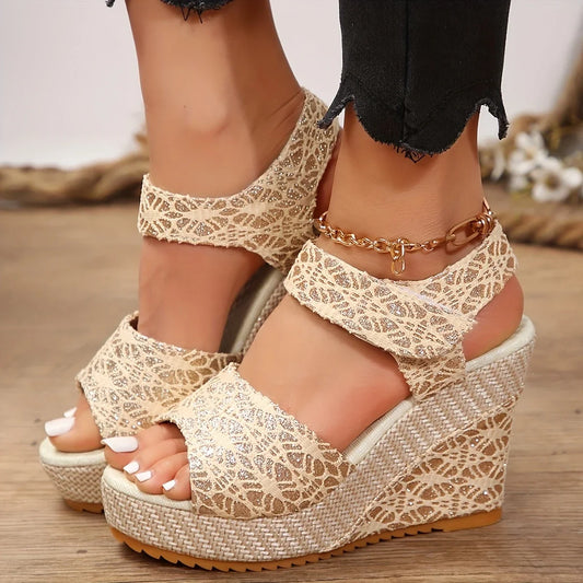 Elegante Keilsandalen aus Spitze in Beige - Frauen