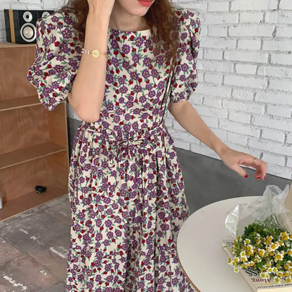 Greta - Grünes Blumenkleid mit Rüschensaum