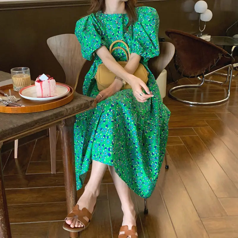 Greta - Grünes Blumenkleid mit Rüschensaum