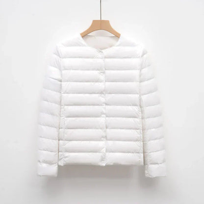 Freja – leichte taillierte daunenjacke mit druckknopfverschluss