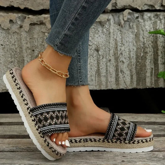Schwarze Ethno-Slipper - Vanessa