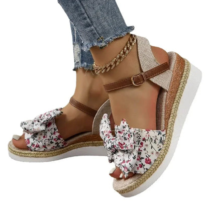 Blumige Keilabsatz-Sandalen - Fiona