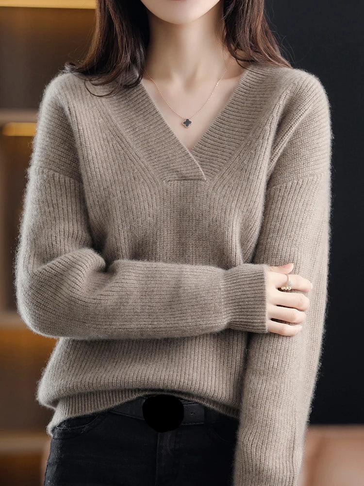 Langärmliger strickpullover mit v-ausschnitt und rippstrickärmeln – damen