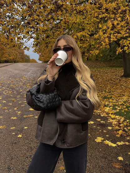 Kiara stylische jacke mit kunstleder- und fleece-details – damen