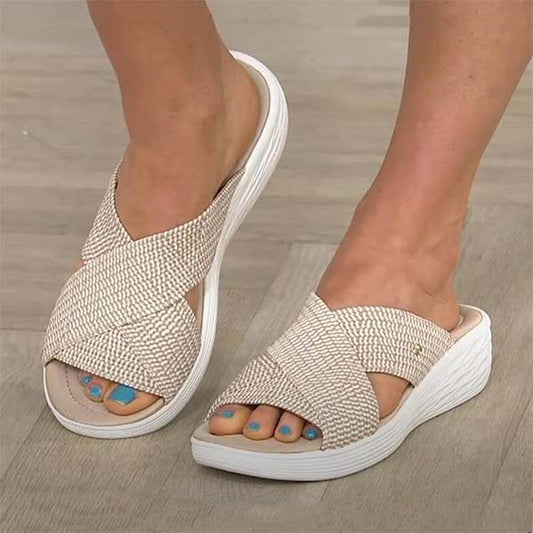 Bequeme Beige Geflochtene Slipper - Sommerglück