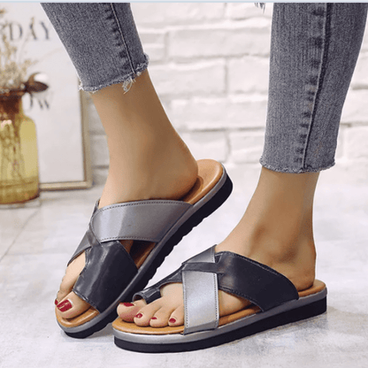 Bella – Silberne Komfort-Pantoletten