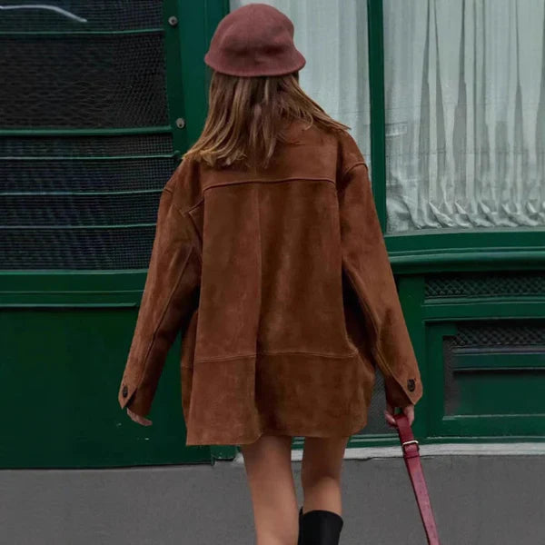 Weicher, eleganter damenmantel mit praktischen taschen – damen