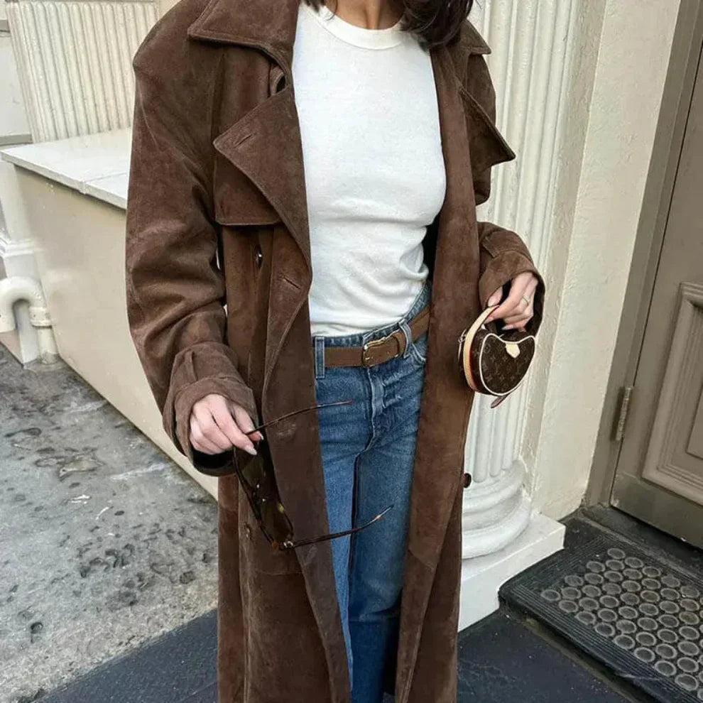 Eleganter, klassischer trenchcoat aus wildleder für damen