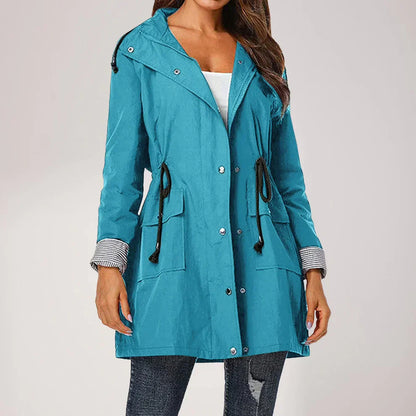 Wasserabweisende damen-windjacke, leicht und stylisch